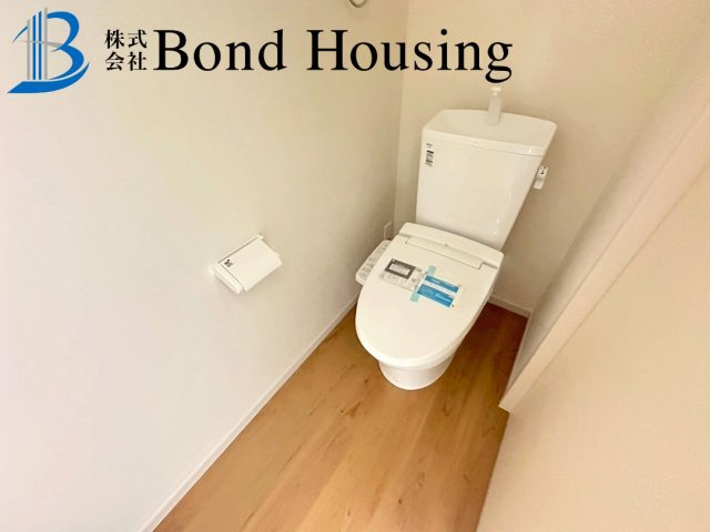 お車並列2台駐車可・収納豊富・大久保町高丘全２棟１号棟のトイレ