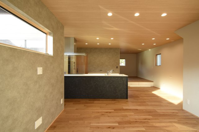 【その他】 | 【NEXT-STEP HOME】＼＼残り3区画／／◆ネクスタウン山田YUTAKA◆4号地 | サッシはLIXILサーモスⅡ-Hアルミ樹脂複合Low-Eガラス（グリーン）アルゴンガス入り」を採用。わずかにグリーンに着色したLow-E膜を室内側にコーティングすることで優れた断熱効果を発揮します。 