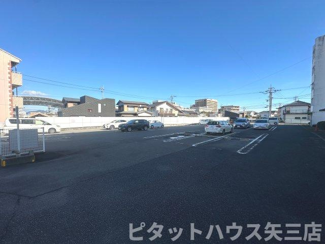 山田ビルの駐車場