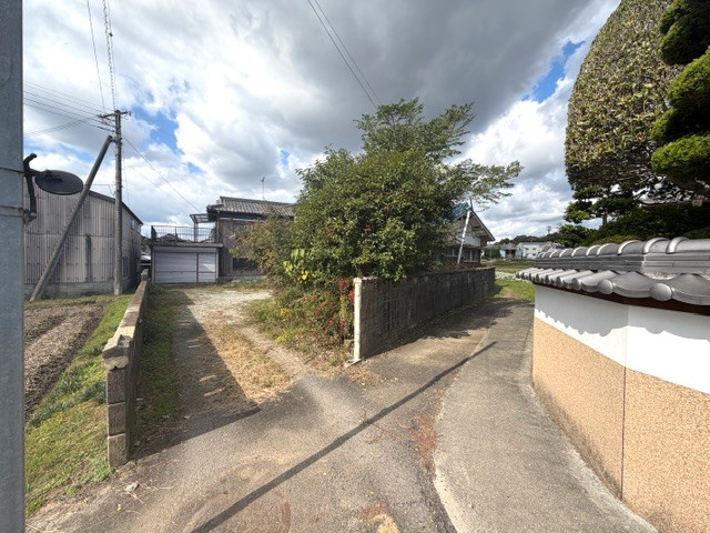戸建　加西市鎮岩町の前面道路含む現地写真