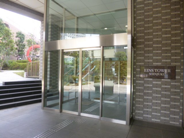 新宿アインスタワーのエントランス