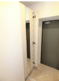 ベスタ櫛原の玄関|シューズボックス付きの玄関です☆