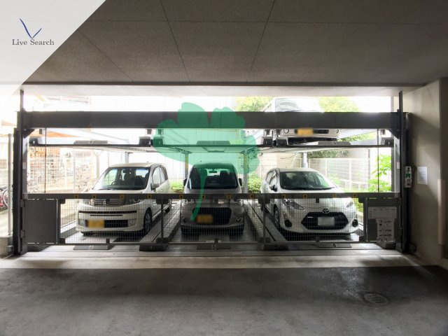 レジデンシャルヒルズ博多東の駐車場