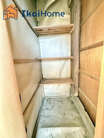 神戸市西区押部谷町木幡　中古戸建のバルコニー|トイレ用品も収納しておけます。