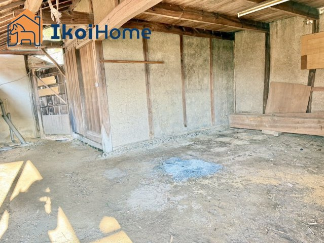 神戸市西区押部谷町木幡　中古戸建の内装|納屋があり、収納力は無限大！なんでも置き放題です！