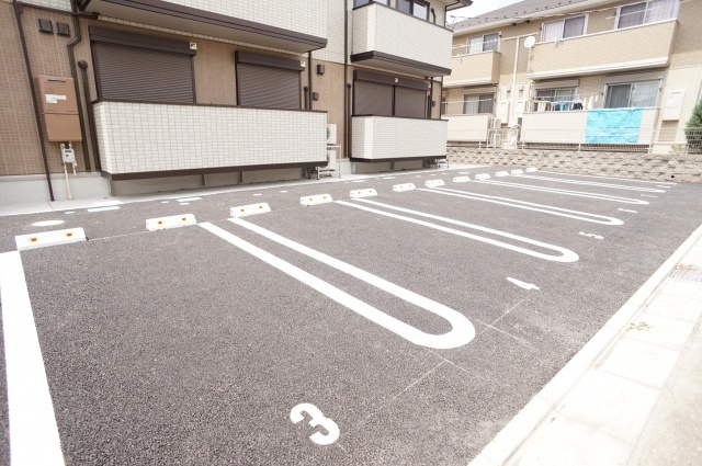 アモールⅤの駐車場