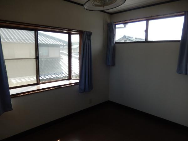 出雲市湖陵町三部　中古戸建の洋室