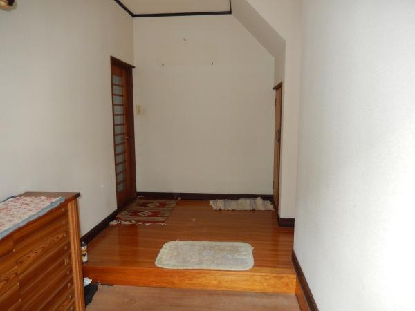 出雲市湖陵町三部　中古戸建の玄関