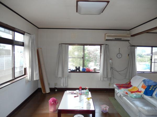 出雲市湖陵町三部　中古戸建の居間・リビング