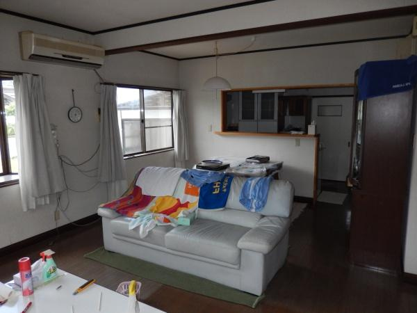 出雲市湖陵町三部　中古戸建の居間・リビング