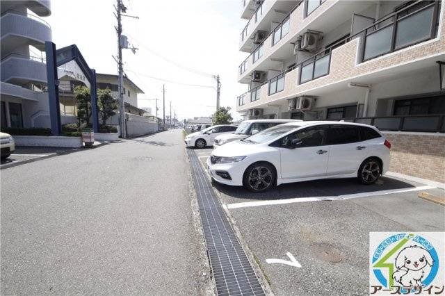 ジュネス北在家の駐車場