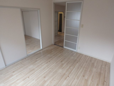 【寝室】 | カーサ・オクムラ | 明るい洋間です