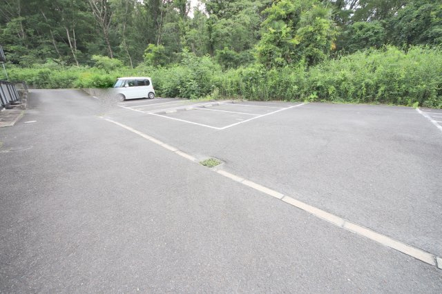 パセオ学園前の駐車場