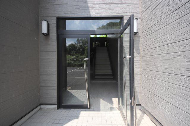 パセオ学園前のエントランス