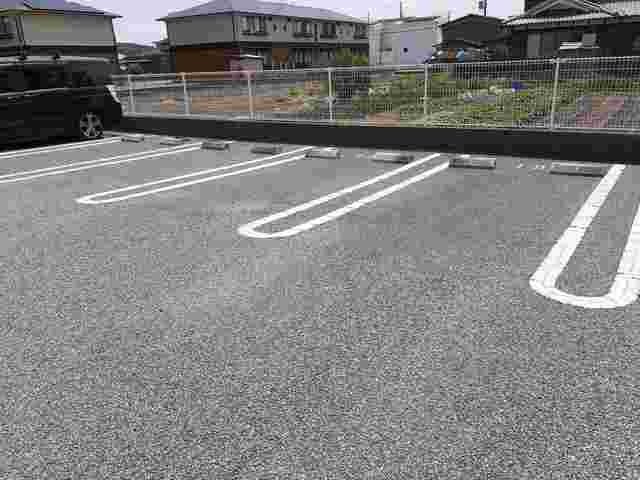 ラフォーレ東山の駐車場