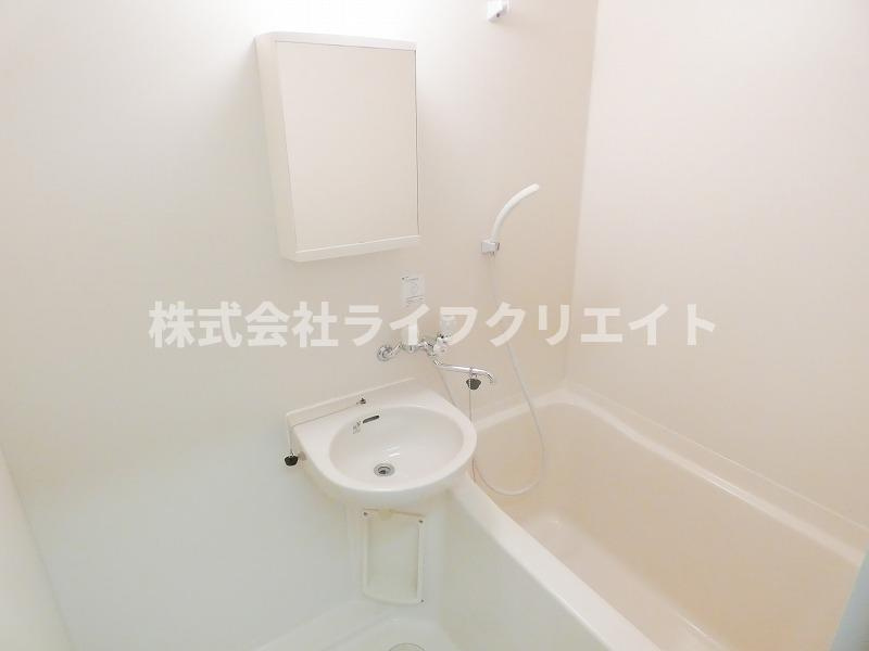 ハイムナナマルの浴室
