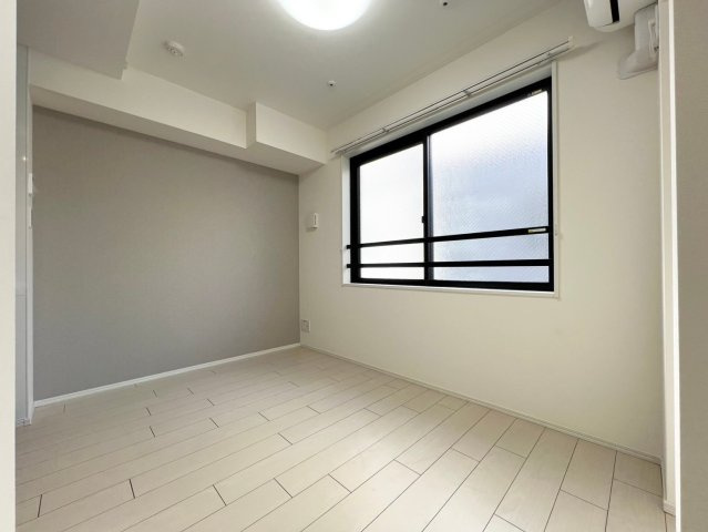 神宮前プレイスの洋室|お洒落なホワイトフローリング