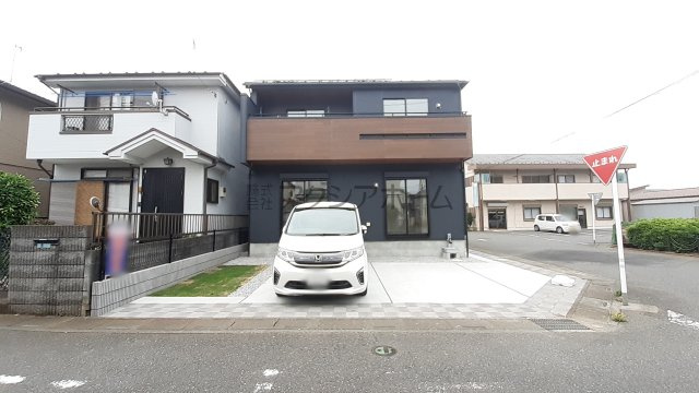 入間市東町3丁目・全1棟　新築一戸建　～太陽光パネル装備～の駐車場|駐車並列2台可