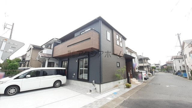 入間市東町3丁目・全1棟　新築一戸建　～太陽光パネル装備～の前面道路含む現地写真