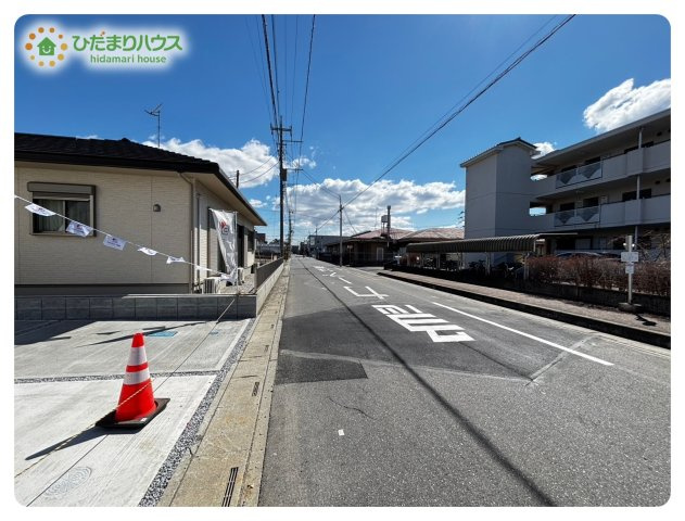 熊谷市新堀　第2　新築一戸建て　リーブルガーデン　04の前面道路含む現地写真