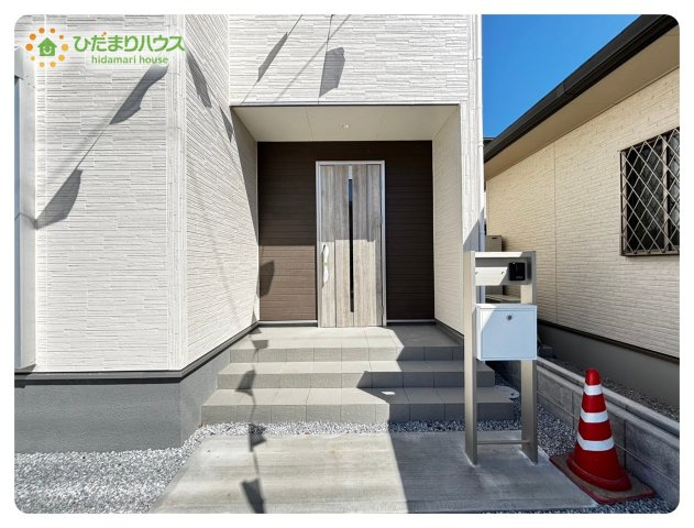 熊谷市新堀　第2　新築一戸建て　リーブルガーデン　04のエントランス