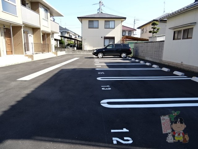 ソレイユ弐番館の駐車場