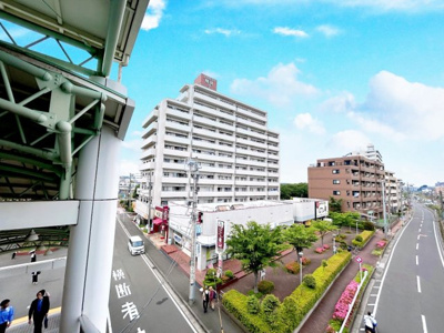 【外観】 | ローヤルシティ鴨居壱番館 | お客様と二人三脚で最高の物件を探していけるよう楽しい家探しを心掛けてます。相談した担当が「森さんで良かった！」と言っていただけるよう精一杯頑張ります！！

