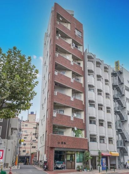 【外観】 | ベルメゾン池袋高知ビル | モダンでスタイリッシュな印象を与えるブラウンを基調とした外観。