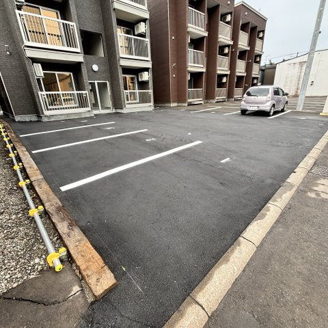 デリス・メゾン輪西Ⅱの駐車場