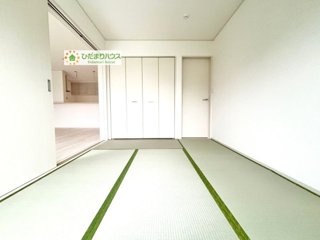 熊谷市石原　中古一戸建て　いろどりアイタウン　01の和室|続き間の和室は、多目的に利用できるスペースです。客間や趣味の部屋としても活用できます。