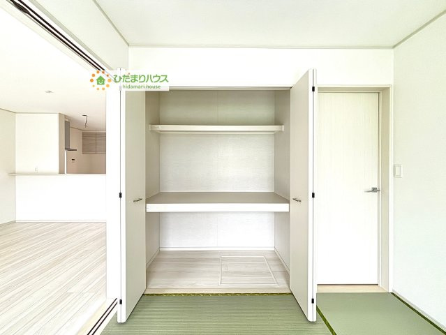 熊谷市石原　中古一戸建て　いろどりアイタウン　01の収納|和室にも大容量のクローゼット完備！
お布団やお子様のおもちゃなどがスッキリ収納できますね