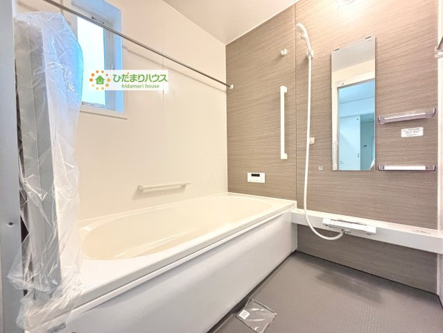 熊谷市石原　中古一戸建て　いろどりアイタウン　01の浴室|広いお風呂は、家族全員が快適に利用できるスペースです。お子様と一緒に入浴を楽しむことができ、家族の絆が深まります。