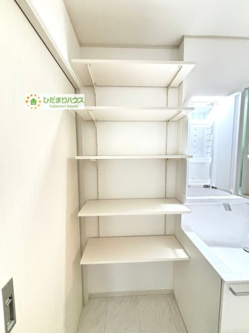 熊谷市石原　中古一戸建て　いろどりアイタウン　01の収納|バスタオル、シャンプーや洗剤などをストックできるうれしい収納！