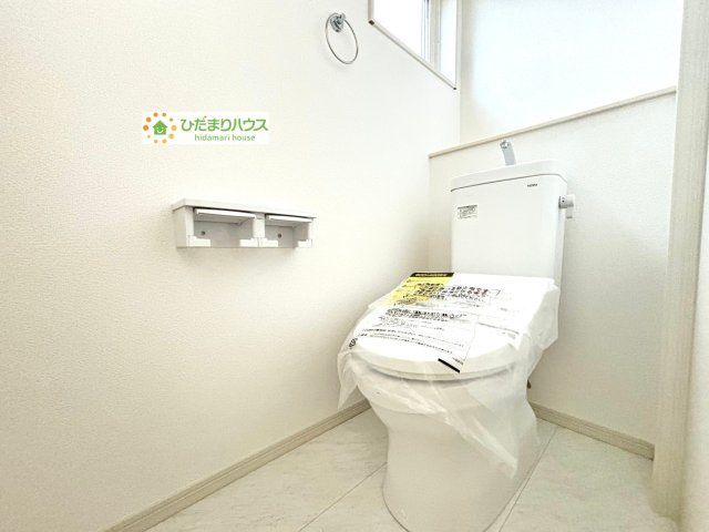 熊谷市石原　中古一戸建て　いろどりアイタウン　01のトイレ|トイレは1F、2F共に完備！取り合いになることがありませんね♪