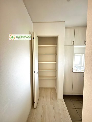 熊谷市石原　中古一戸建て　いろどりアイタウン　01の収納|玄関は常にすっきり片付いているのが理 想！
これだけの大容量シューズボックスがあれば、捨てたくないものを捨てたりする必要もありません♪