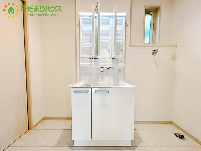 熊谷市上之　P6　中古一戸建て　いろどりアイタウン　01の独立洗面台