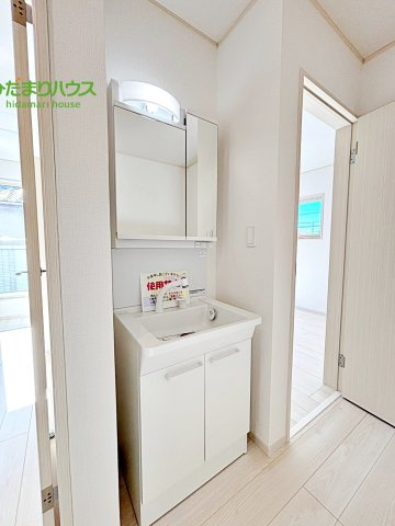 熊谷市上之　P6　中古一戸建て　いろどりアイタウン　01の独立洗面台