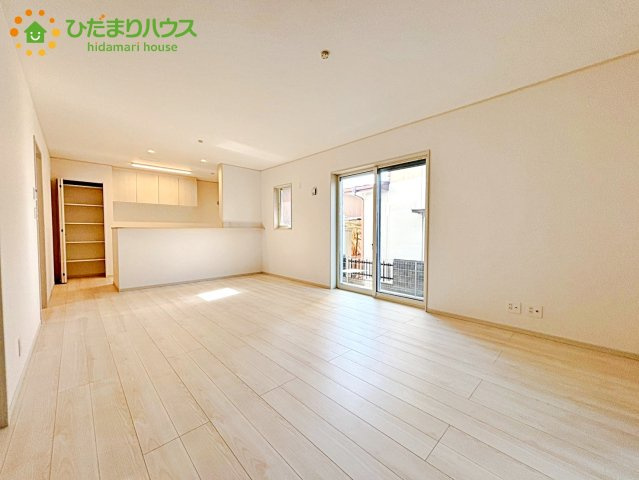 熊谷市上之　P6　未入居物件　いろどりアイタウン　01の居間・リビング