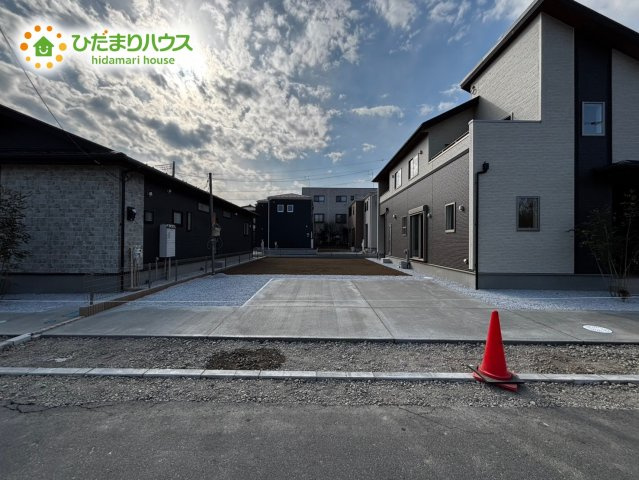 熊谷市広瀬　新築一戸建て　ブルーミングガーデン　01の駐車場