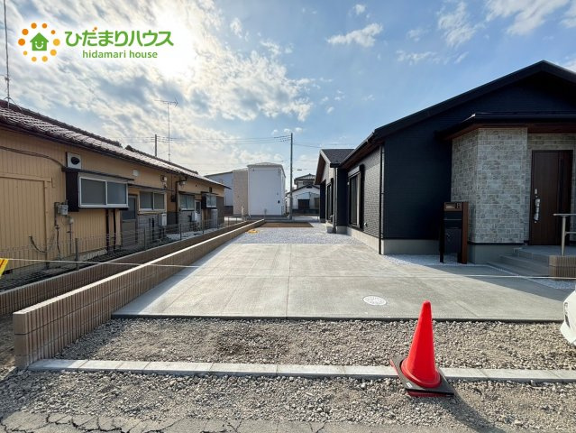 熊谷市広瀬　新築一戸建て　ブルーミングガーデン　02の駐車場