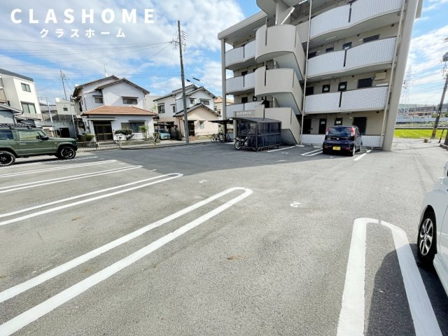 カーサビアンカ　　　刈谷市近郊の賃貸はクラスホームの駐車場