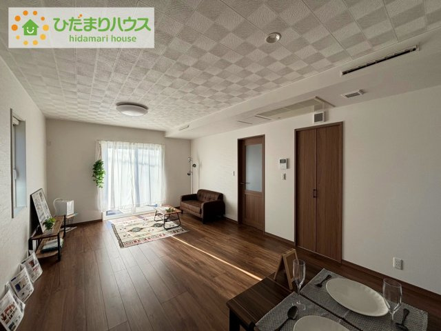 日立市久慈町５丁目　新築戸建の居間・リビング|リビング大きな窓からは、暖かな日の光が降り注ぎます・・・