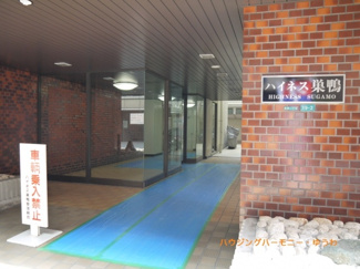 【エントランス】 | タイル張りの綺麗なエントランス。