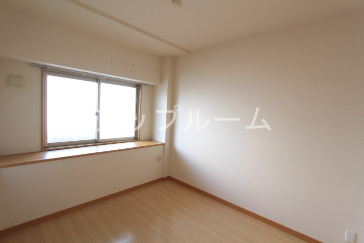 春日井市西本町２丁目の賃貸マンションの居間・リビング