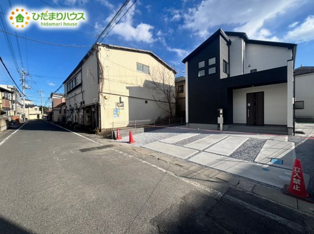 熊谷市見晴町　2期　新築一戸建て　グラファーレ　01の前面道路含む現地写真