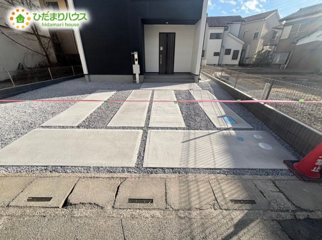 熊谷市見晴町　2期　新築一戸建て　グラファーレ　01の駐車場