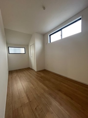 【洋室】 | 鈴蘭台北町６丁目　新築戸建 | 洋室約5.6帖