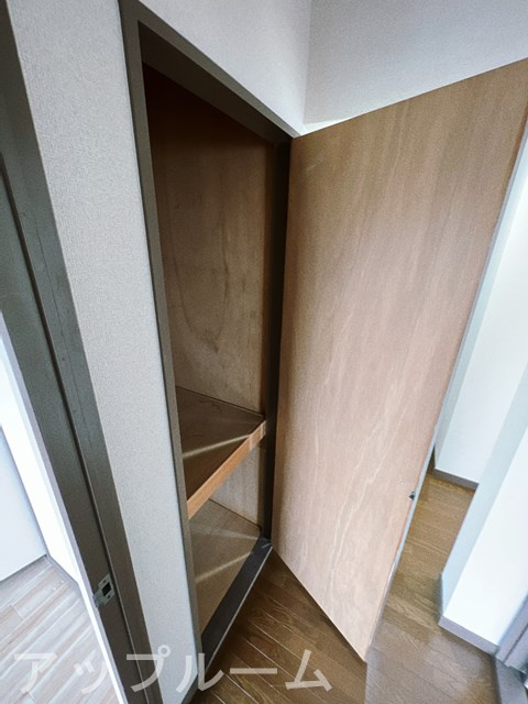 春日井市勝川町４丁目の賃貸マンションの収納