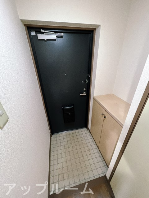 春日井市勝川町４丁目の賃貸マンションの玄関