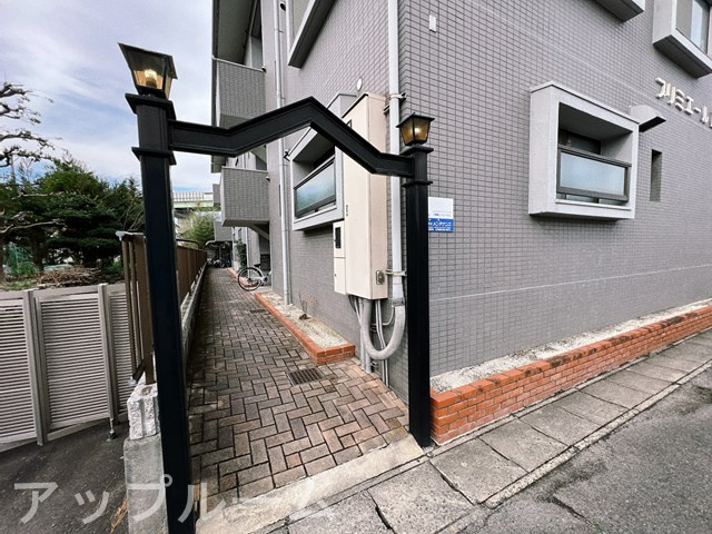 春日井市勝川町４丁目の賃貸マンションのエントランス